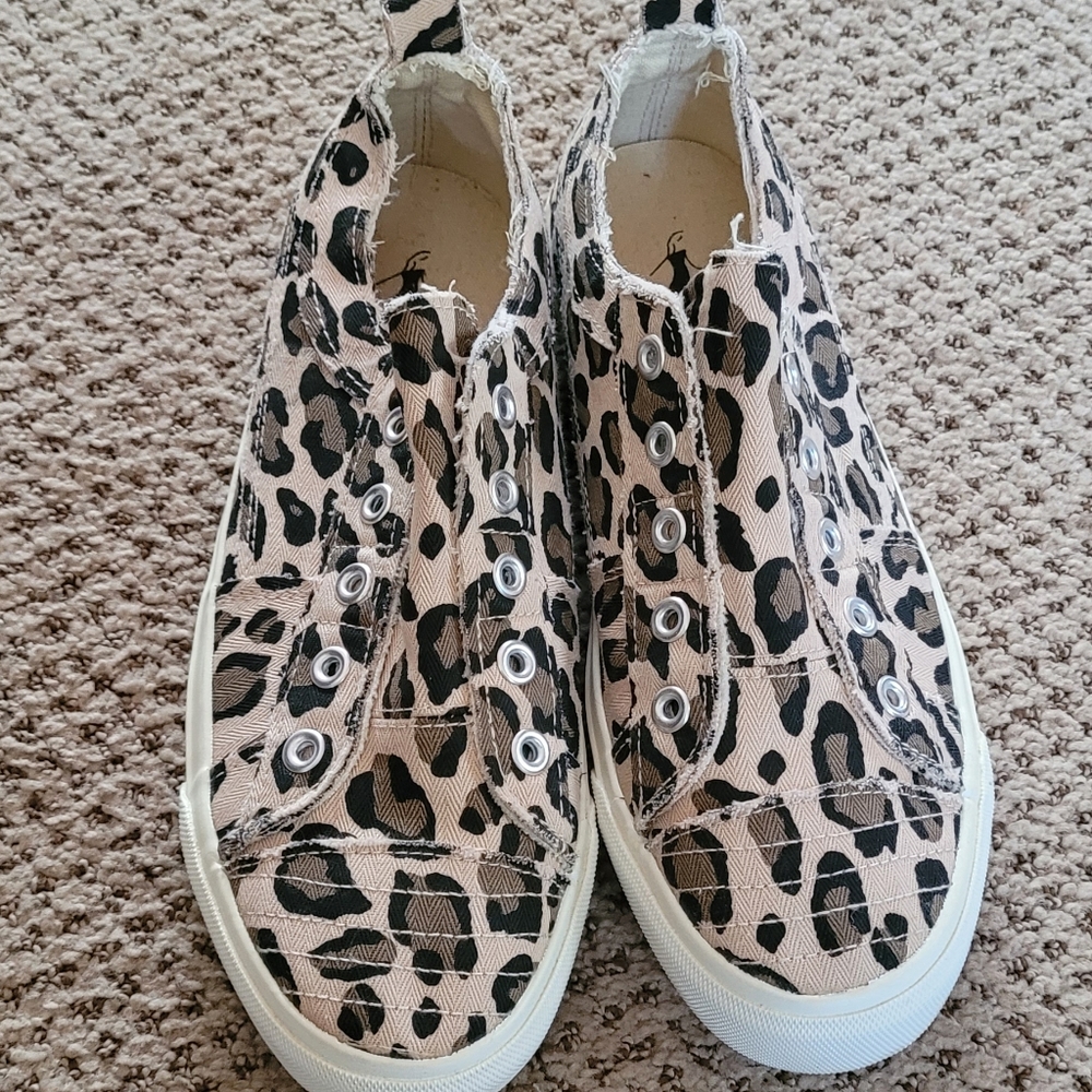 Corky's size 7